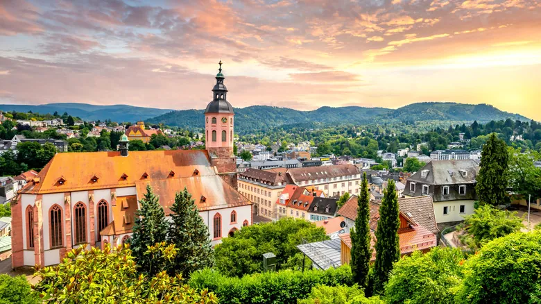 Baden-Baden: Un Oasis de Lujo y Bienestar con Aguas Termales en Alemania