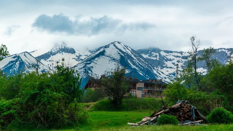 Bansko, Bulgaria: Un Paraíso No Solo Invernal – Su Guía Definitiva para Descubrirlo Todo el Año