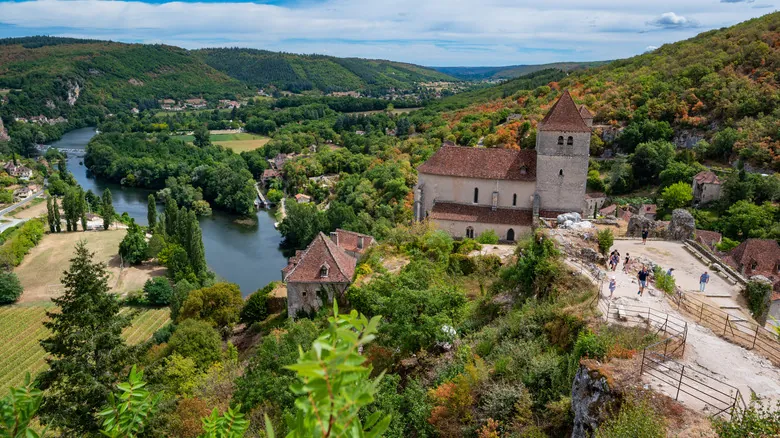 Cahors, Francia: La Joya Escondida del Malbec y la Historia Medieval en el Valle del Lot