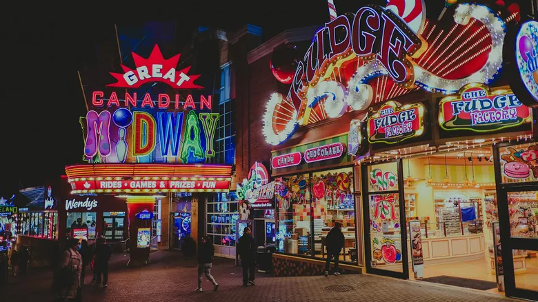 Clifton Hill, Niágara: Tu Guía Definitiva de Entretenimiento y Aventuras en Canadá