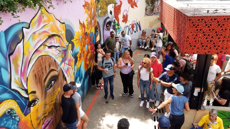 Comuna 13 Medellín: Un Icono de Transformación, Arte y Resiliencia Social en Colombia