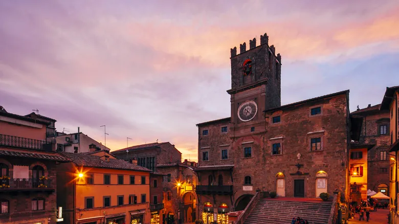 Cortona: La Joya Secreta de la Toscana – Vino, Atardeceres y Alma Medieval
