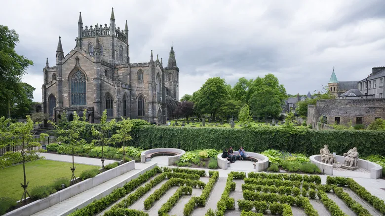 Descubre Dunfermline: Historia Real y Encanto en el Corazón de Escocia