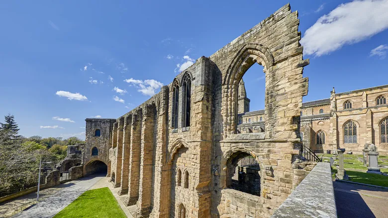 Descubre Dunfermline: Historia Real y Encanto en el Corazón de Escocia