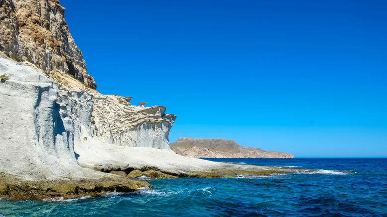 Descubre el Parque Natural Cabo de Gata-Níjar: Joya Volcánica y Natural de Andalucía