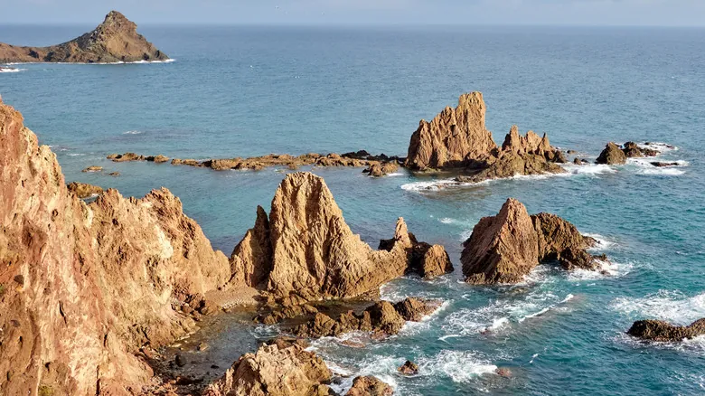 Descubre el Parque Natural Cabo de Gata-Níjar: Joya Volcánica y Natural de Andalucía