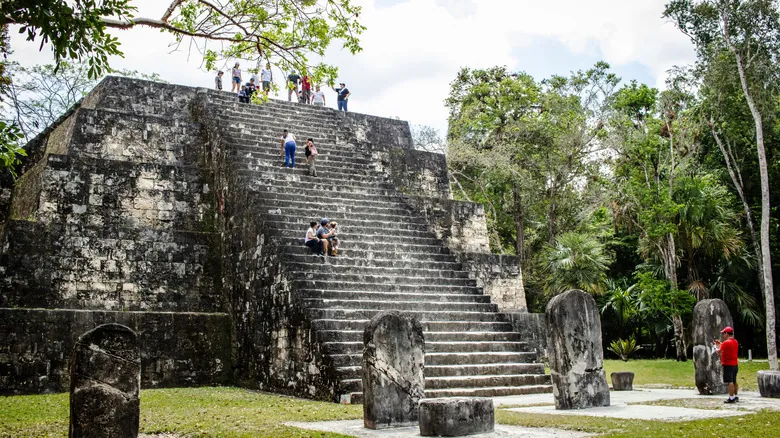 Descubre Tikal: Un Viaje al Corazón de la Civilización Maya en Guatemala