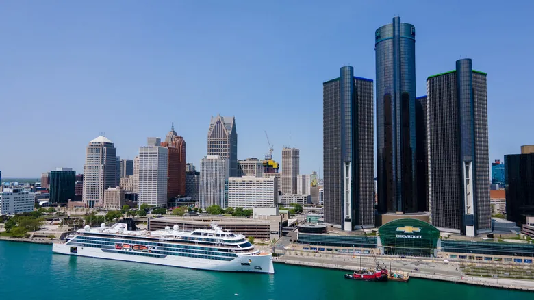 Explorando los Grandes Lagos: Una Guía Completa de Cruceros Históricos y Culturales