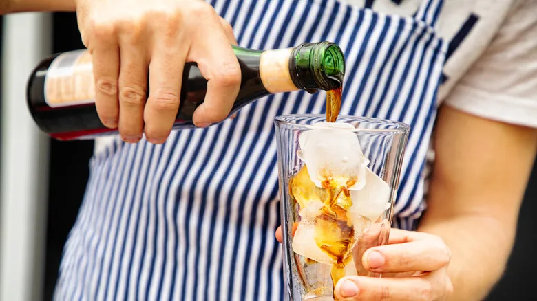 Fernet con Coca: Un Ícono Cultural y Bebida Nacional de Argentina