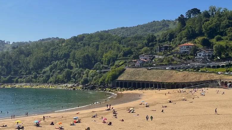 Getaria: Un Viaje Inolvidable por la Costa Vasca, Cuna del Txakoli y la Historia