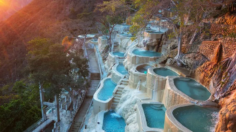Grutas de Tolantongo: Descubre la Joya Termal Escondida de Hidalgo, México