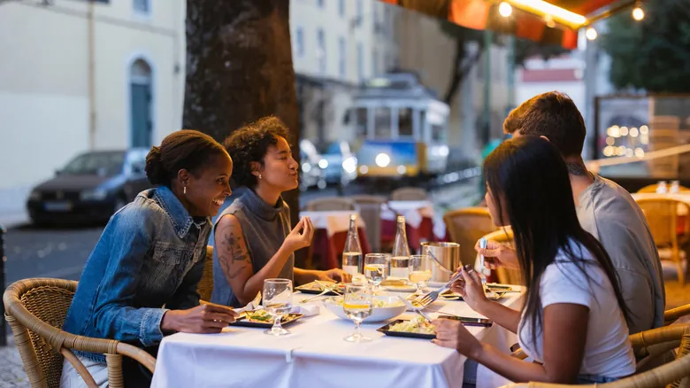 Guía Definitiva: Cómo Evitar Restaurantes Trampa para Turistas en Europa y Saborear la Auténtica Gastronomía Local