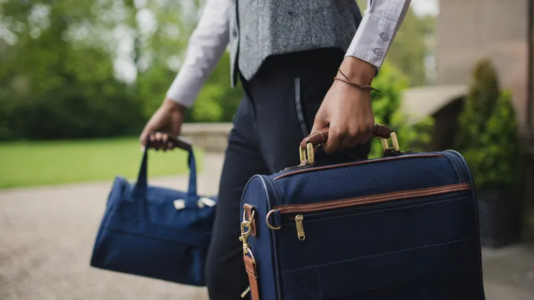 Guía Definitiva de Propinas en Europa: Evita el 'Tipflation' al Viajar