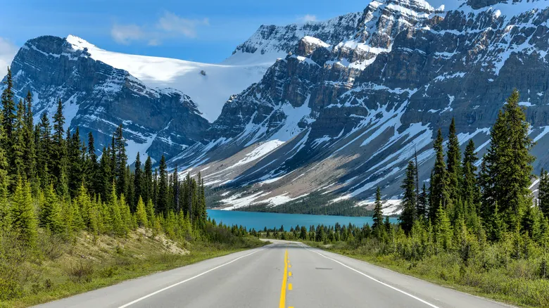 Icefields Parkway: Un Viaje Escénico Inolvidable por las Rocosas Canadienses