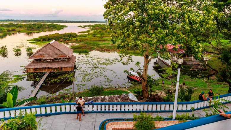 Iquitos: La Puerta de Entrada a la Majestuosidad del Amazonas Peruano