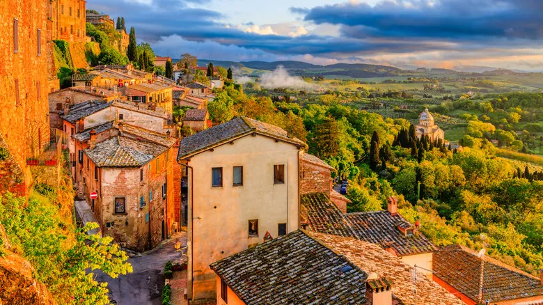 Montepulciano: Encanto Eterno de la Toscana y Su Prestigioso Vino Nobile