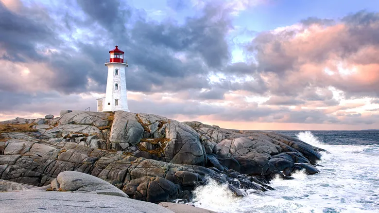 Peggy's Cove, Nueva Escocia: Descubriendo el Encanto Atemporal de un Pueblo Pesquero Icónico