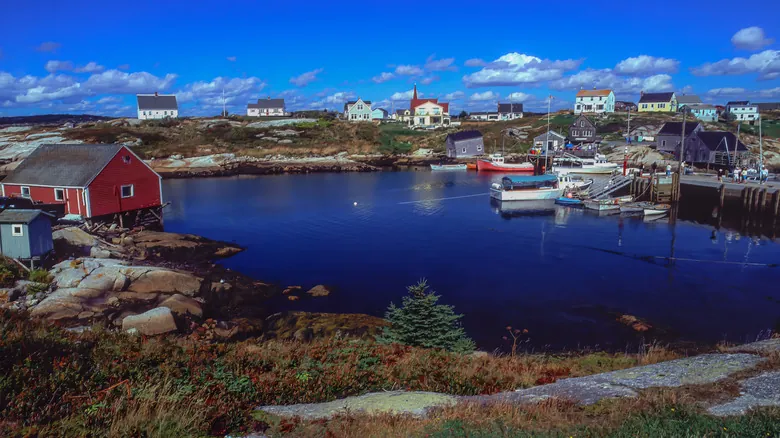Peggy's Cove, Nueva Escocia: Descubriendo el Encanto Atemporal de un Pueblo Pesquero Icónico