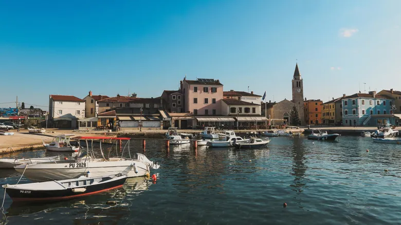 Pula, Croacia: Un Viaje Inolvidable entre Historia Romana, Playas Paradisiacas y Tradición Pesquera