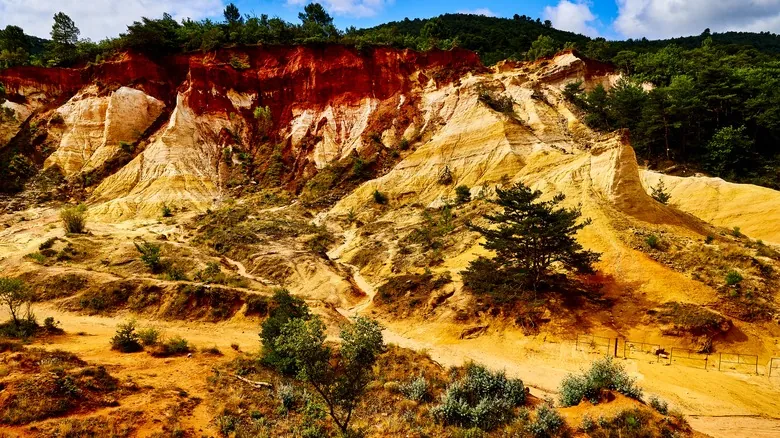 Roussillon: Un Viaje Inolvidable por los Paisajes de Ocre de la Provenza Francesa