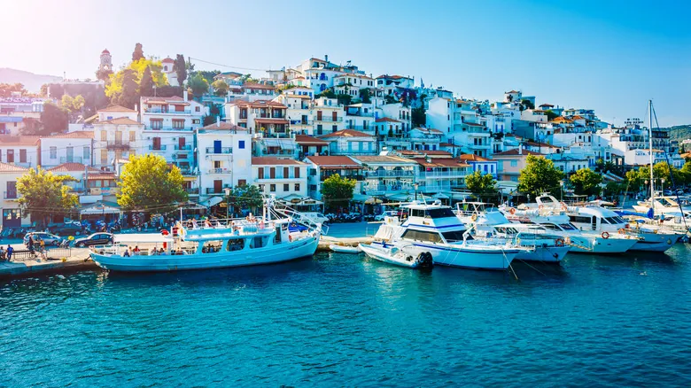 Skiathos, Grecia: Una Guía Completa para tu Viaje a una Isla Idílica y Accesible
