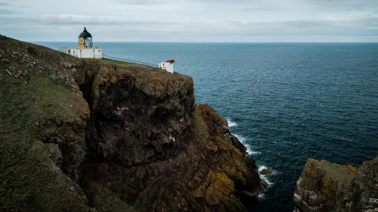 St. Abbs: Descubre el Encanto Oculto de un Pueblo Costero Escocés para el Viajero Aventurero