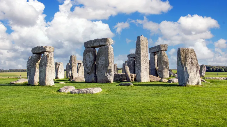 Stonehenge: Revelando la Verdad Detrás del Mito Milenario y la Experiencia del Visitante