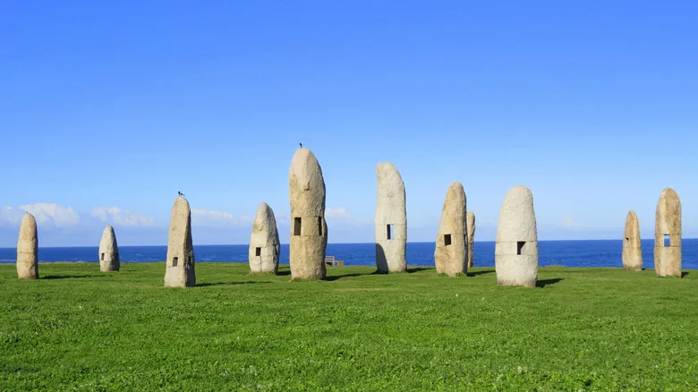 Torre de Hércules: El Faro Romano Milenario que Guía la Navegación en Galicia