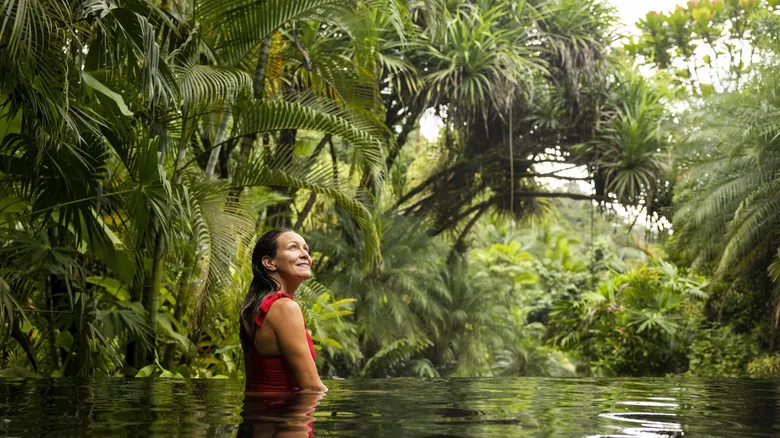 Viajar Sola: ¿Caribe o Centroamérica? La Guía Definitiva para Mujeres Aventureras