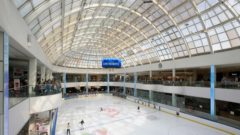 West Edmonton Mall: Un Megacentro de Diversión y Compras en Canadá