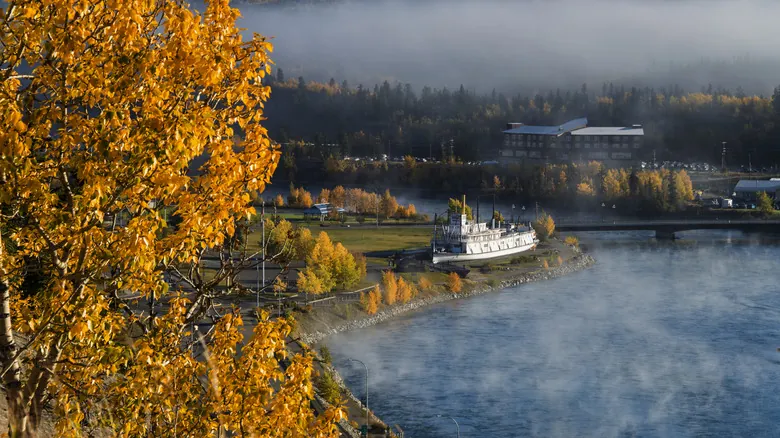 Whitehorse, Yukón: Puerta de Entrada a Aventuras Inolvidables en el Norte Canadiense